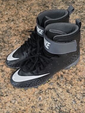 Nike Shark Kids Black & Gray High-Top Football Cleats Size 5Y